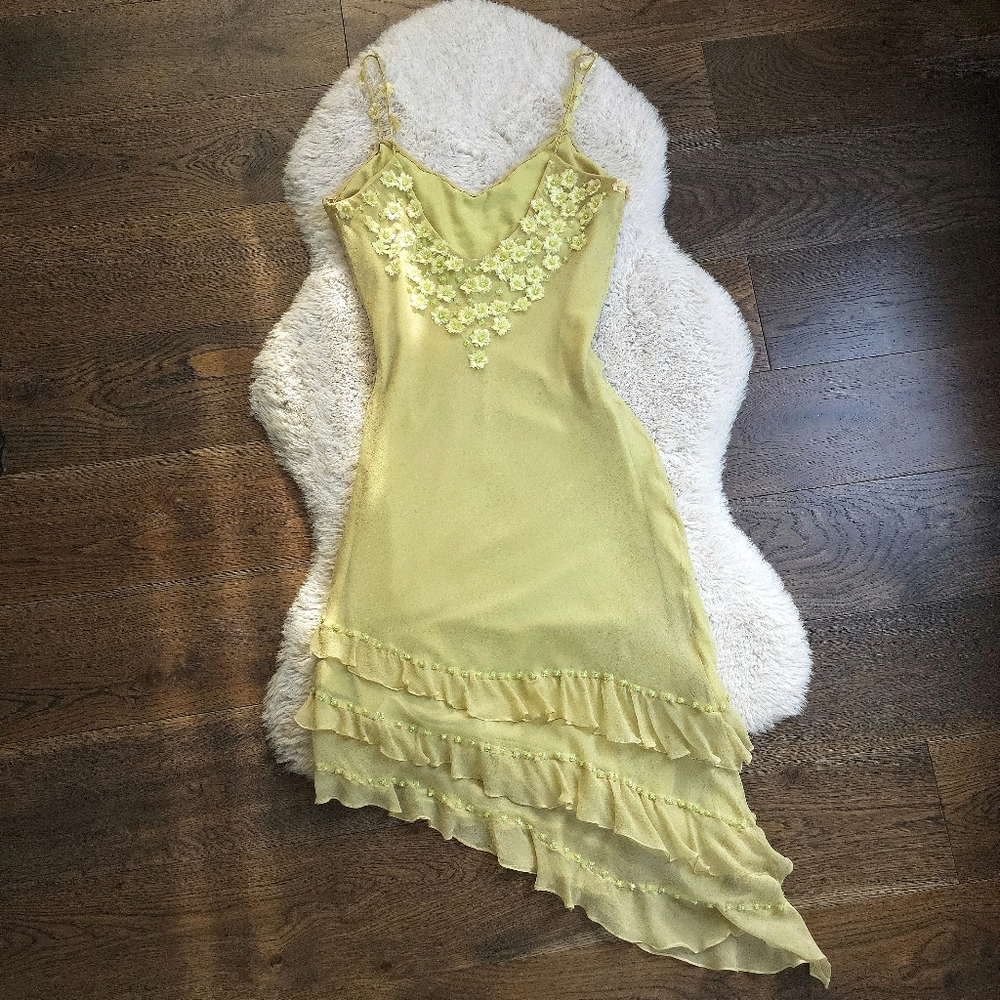 Cache Yellow Floral Appliqué Asymmetrical Midi Dress - Picture 9 of 10